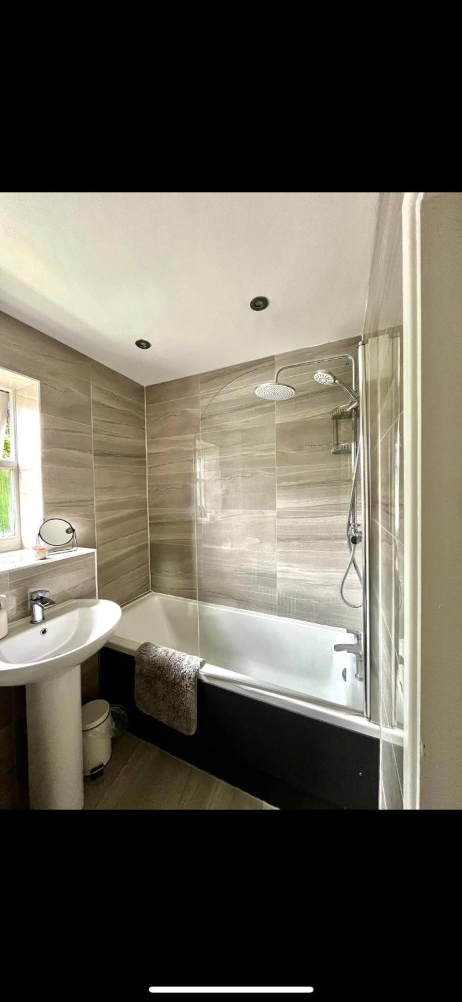 Modern 2 Bed Apartment With Free Parking And Netflix Dawley Exterior foto